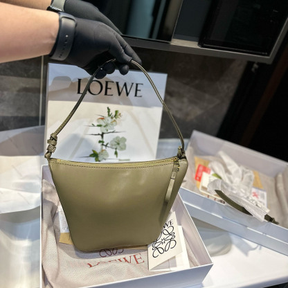 Hammock hobo in classic calfskin