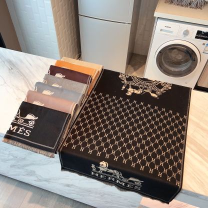 Fashion letter H scarf with horse hanging pattern