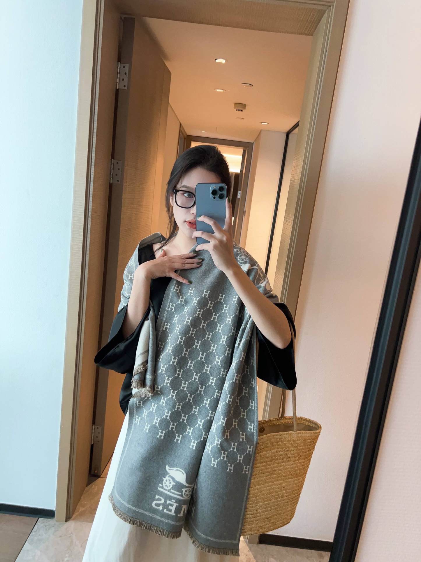 Fashion letter H scarf with horse hanging pattern