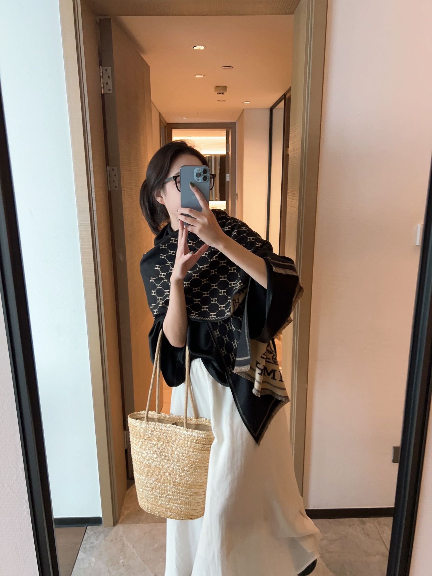 Fashion letter H scarf with horse hanging pattern