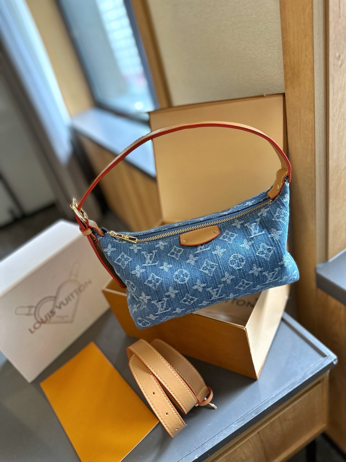 Hills Pochette