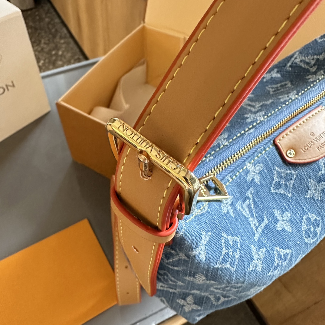 Hills Pochette