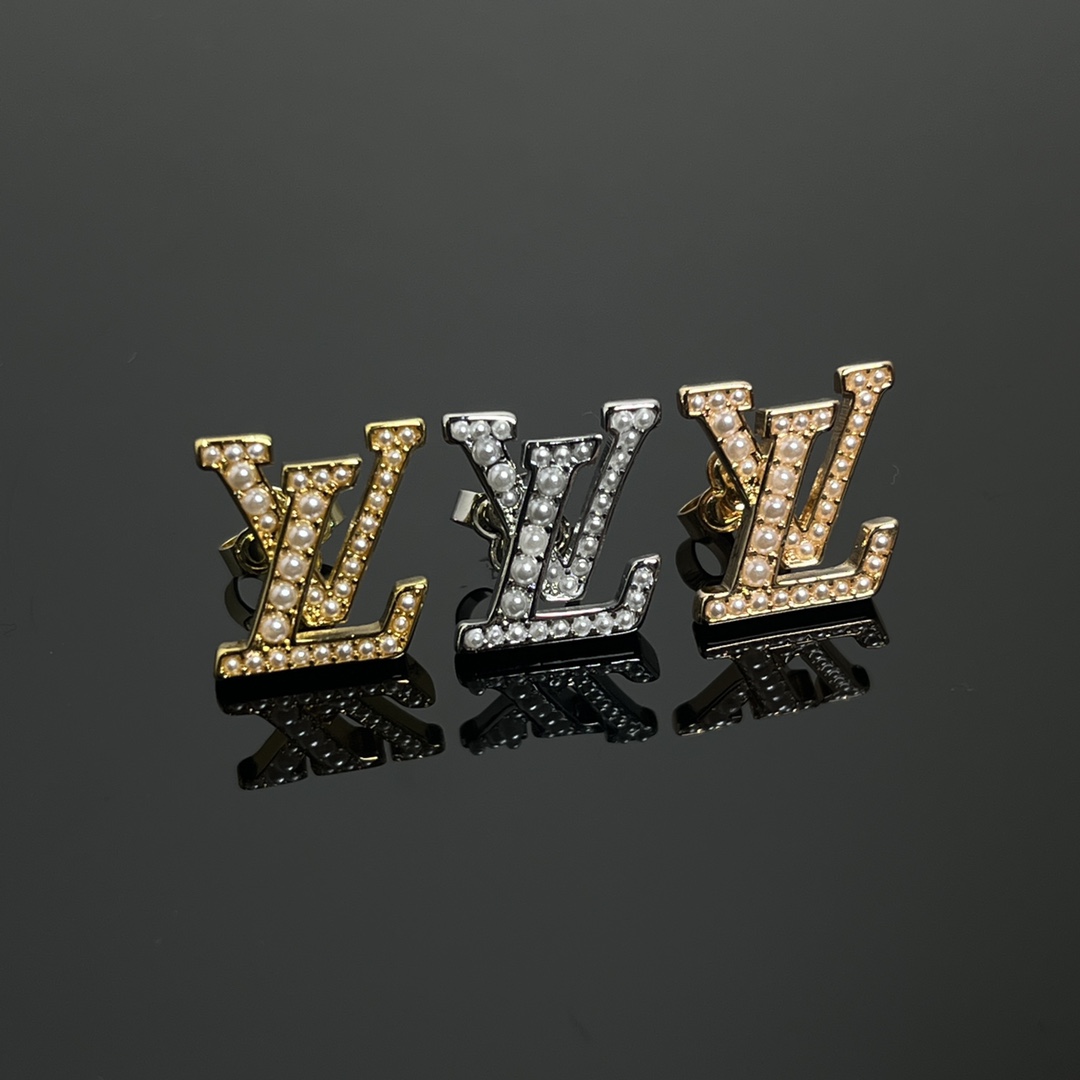 Pearl letter earrings