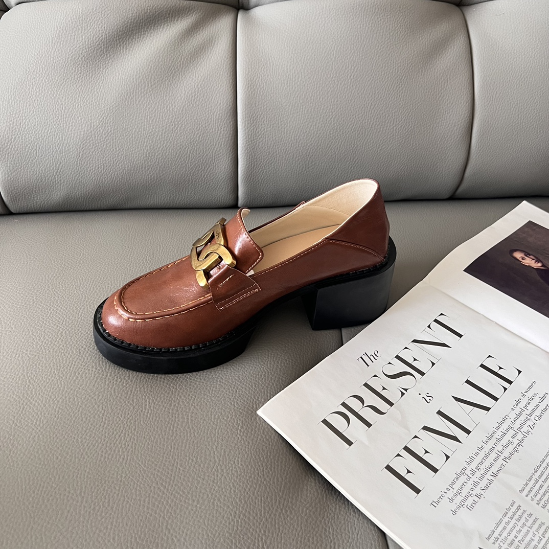 Loafers in Leather
