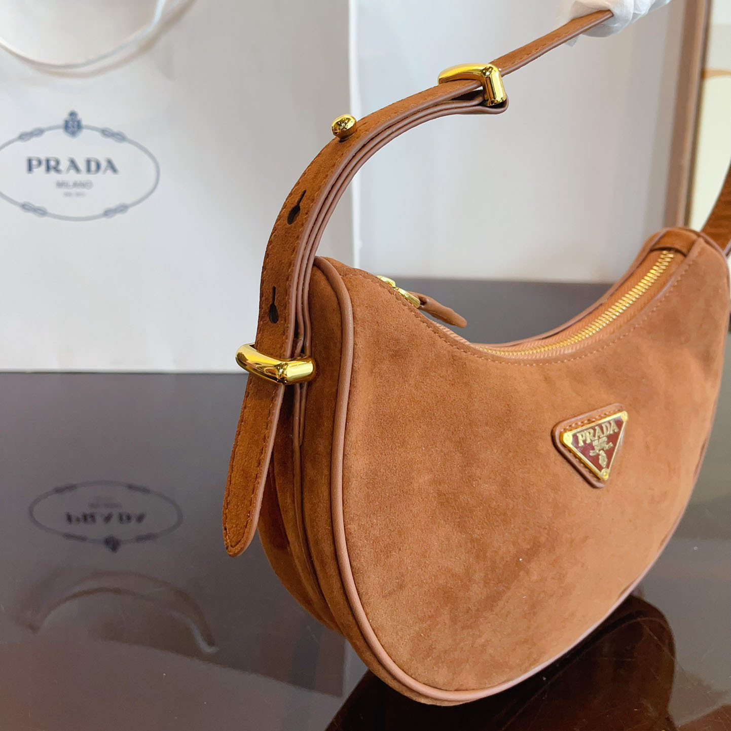 Arqué suede leather shoulder bag