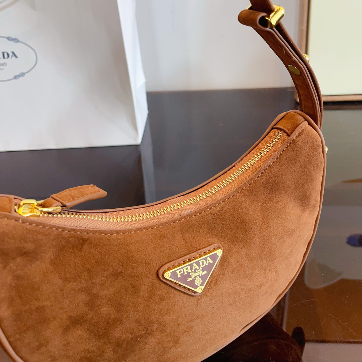 Arqué suede leather shoulder bag