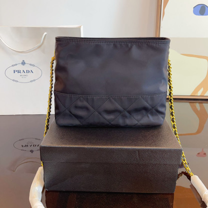 *Re-Edition 1995 Chaîne Re-Nylon tote bag