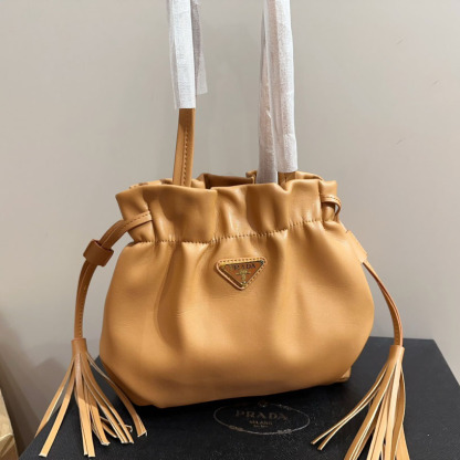 *Nappa leather shoulder bag