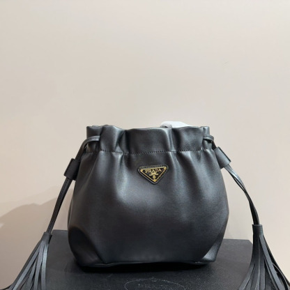 *Nappa leather shoulder bag