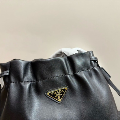 *Nappa leather shoulder bag