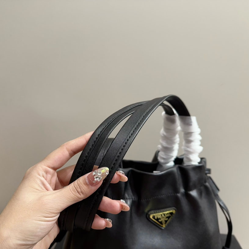 *Nappa leather shoulder bag