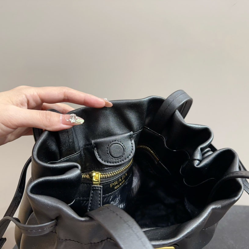 *Nappa leather shoulder bag