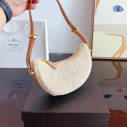 *Arqué crochet shoulder bag