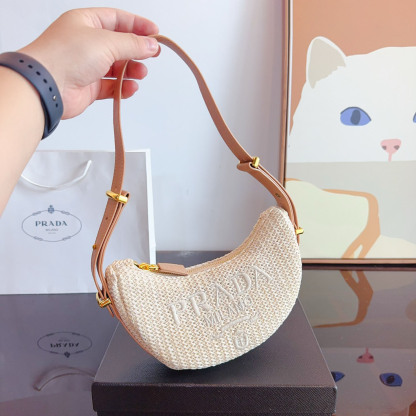 *Arqué crochet shoulder bag