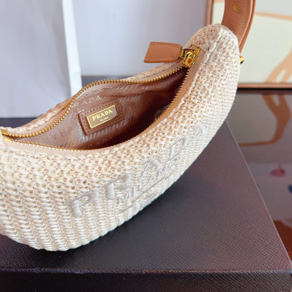 *Arqué crochet shoulder bag