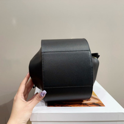 Hammock bag in soft grained calfskin