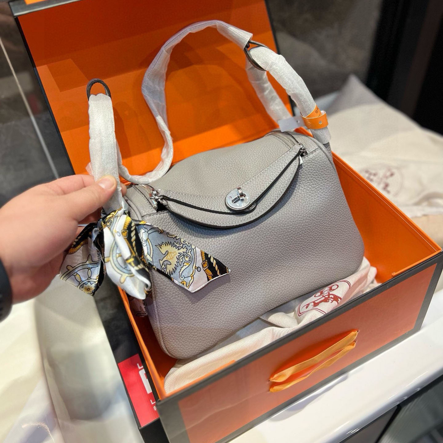 Lindy 26 Bag Coveted Etoupe Clemence Leather Palladium