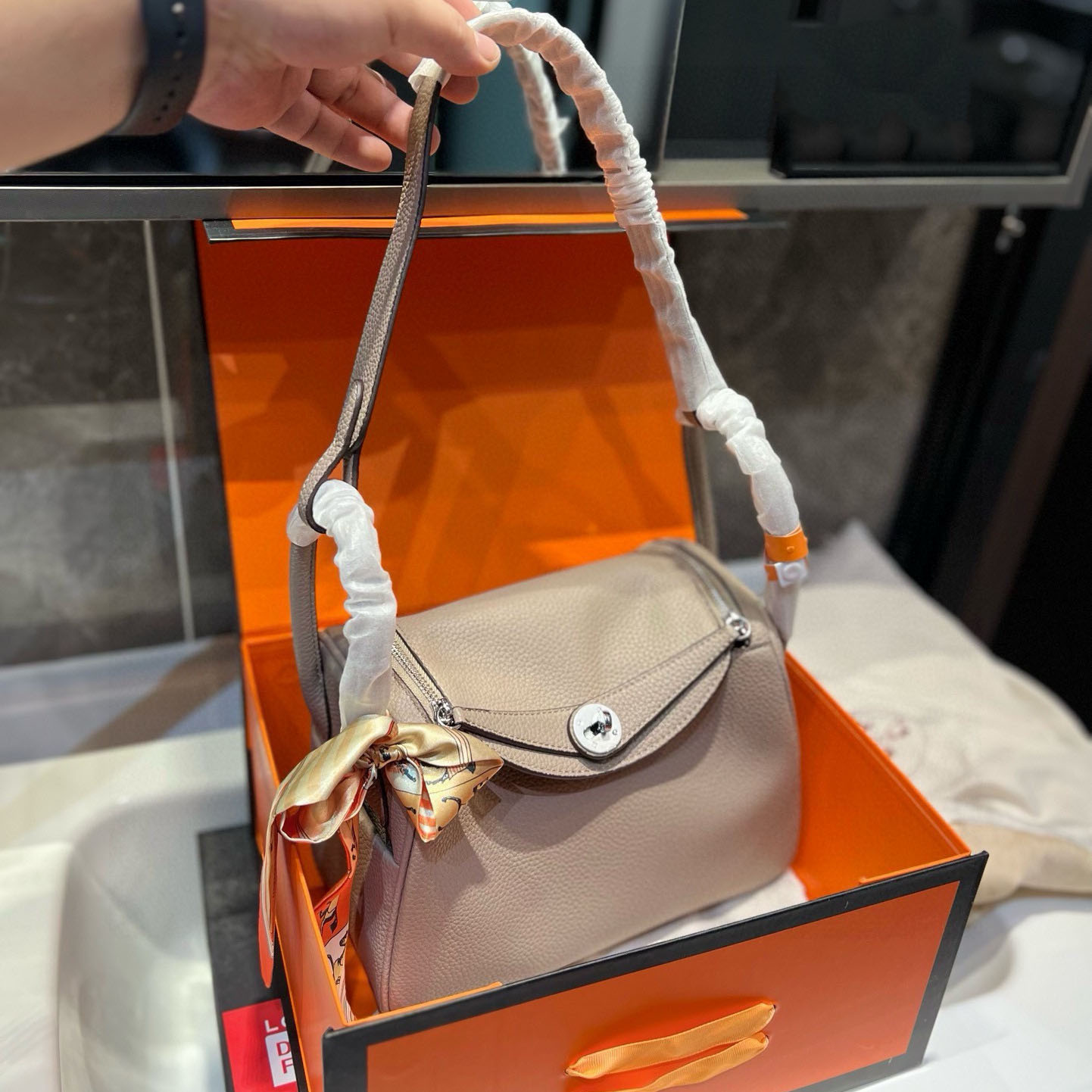 Lindy 26 Bag Coveted Etoupe Clemence Leather Palladium