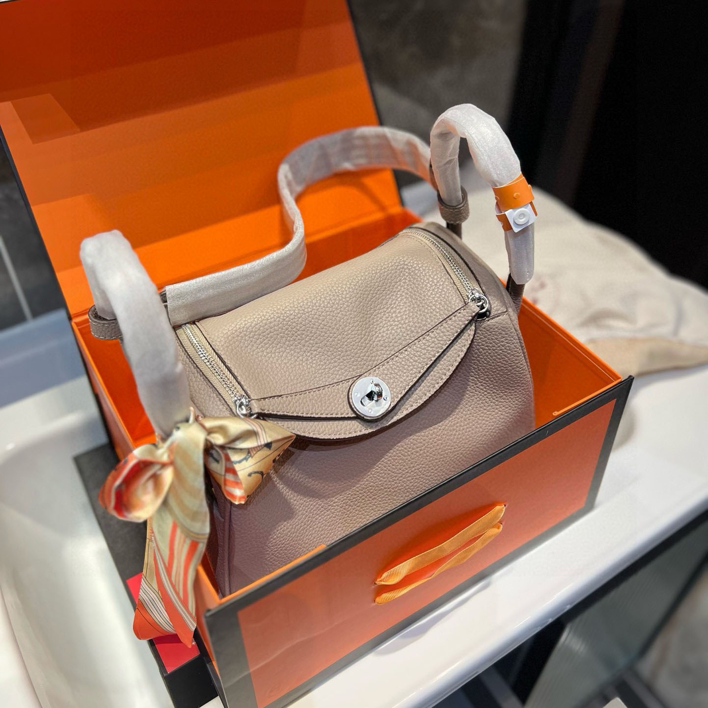 Lindy 26 Bag Coveted Etoupe Clemence Leather Palladium