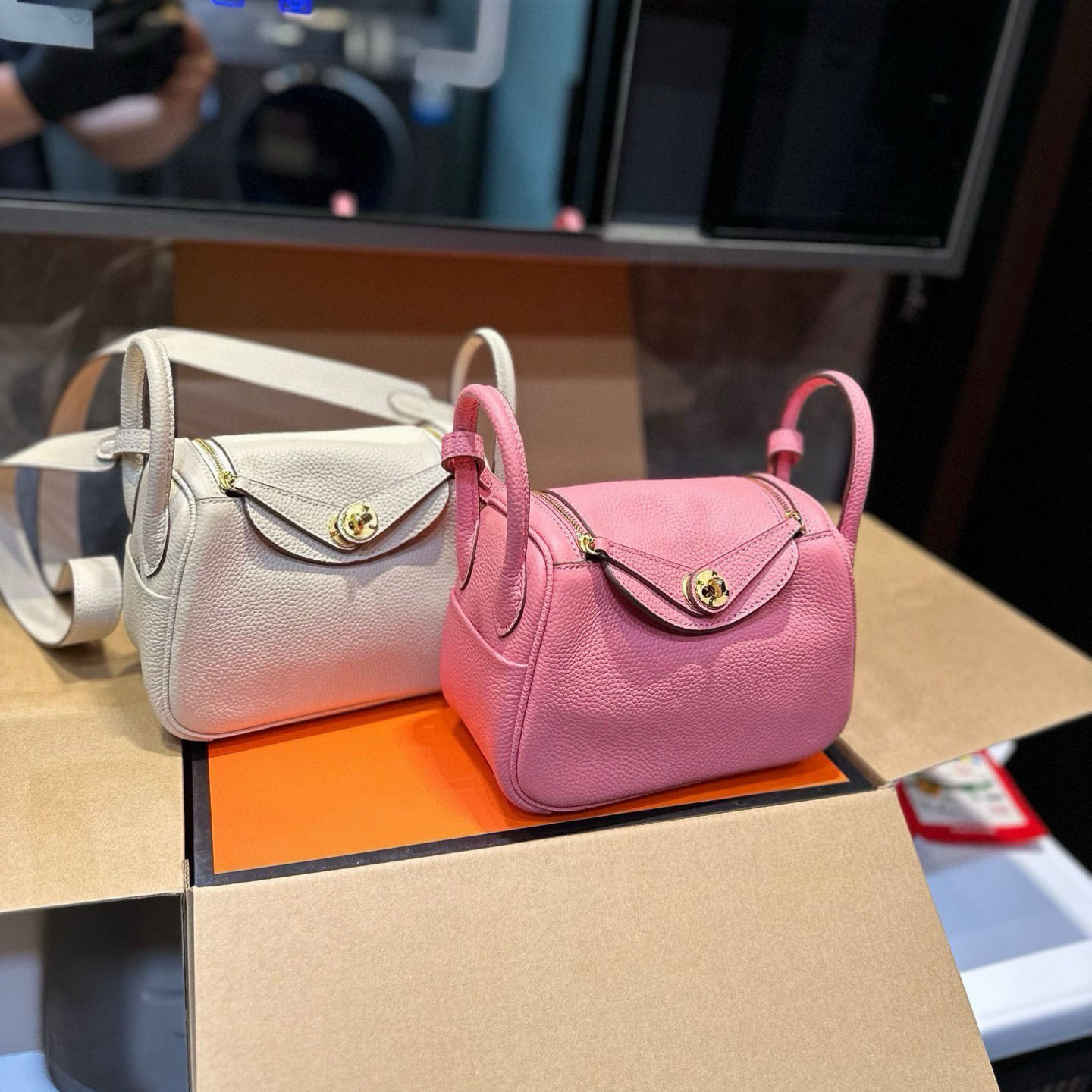 Lindy 26 Bag Coveted Etoupe Clemence Leather Palladium