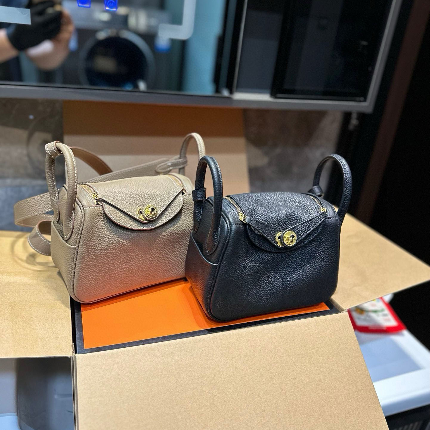 Lindy 26 Bag Coveted Etoupe Clemence Leather Palladium