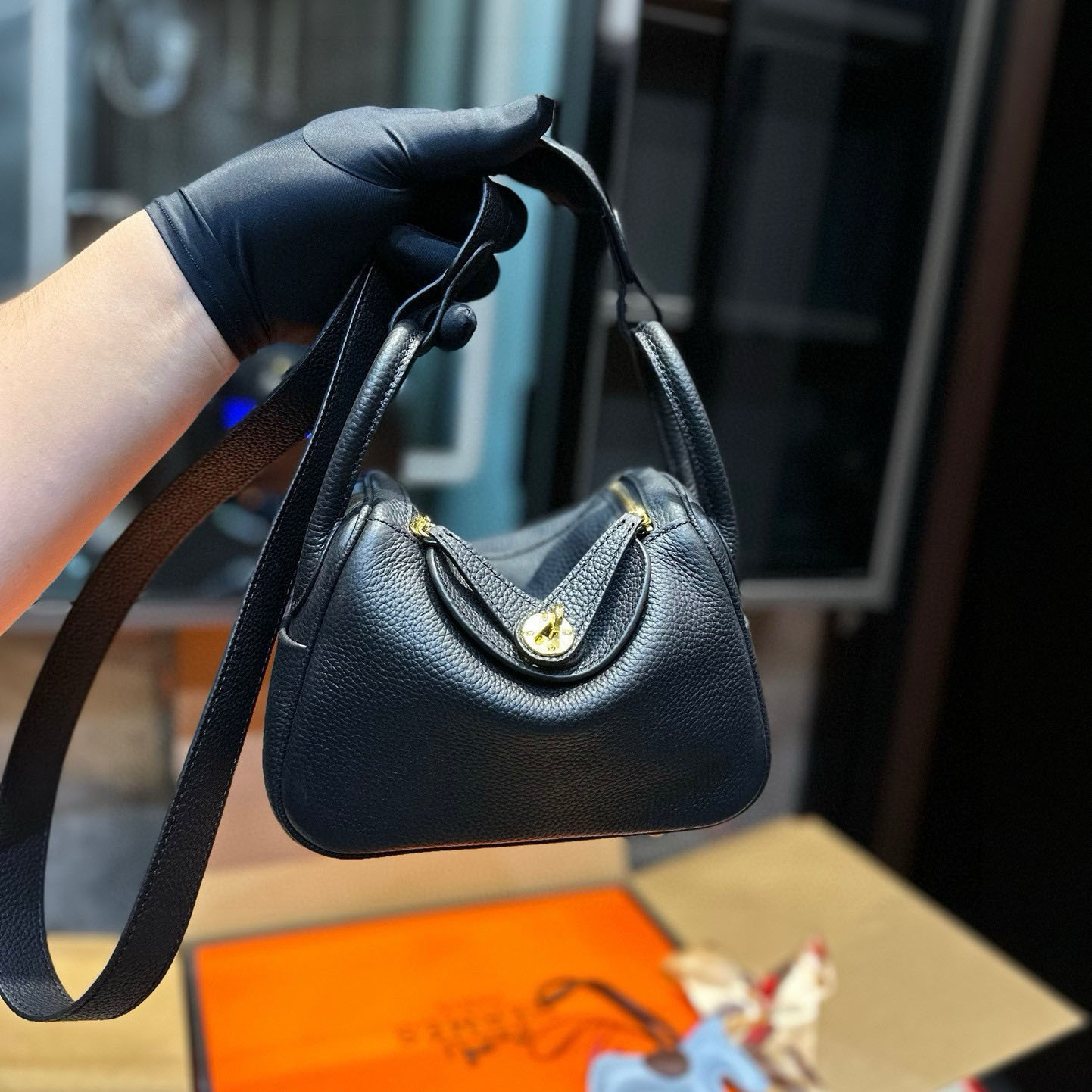 Lindy 26 Bag Coveted Etoupe Clemence Leather Palladium