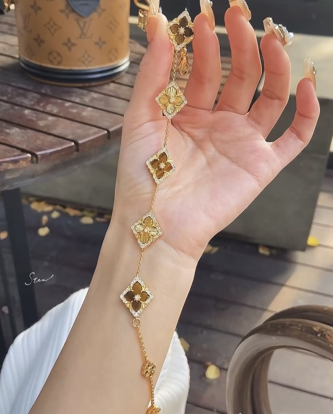 Retro palace style diamond brushed four-leaf clover shell agate chalcedony double-sided bracelet