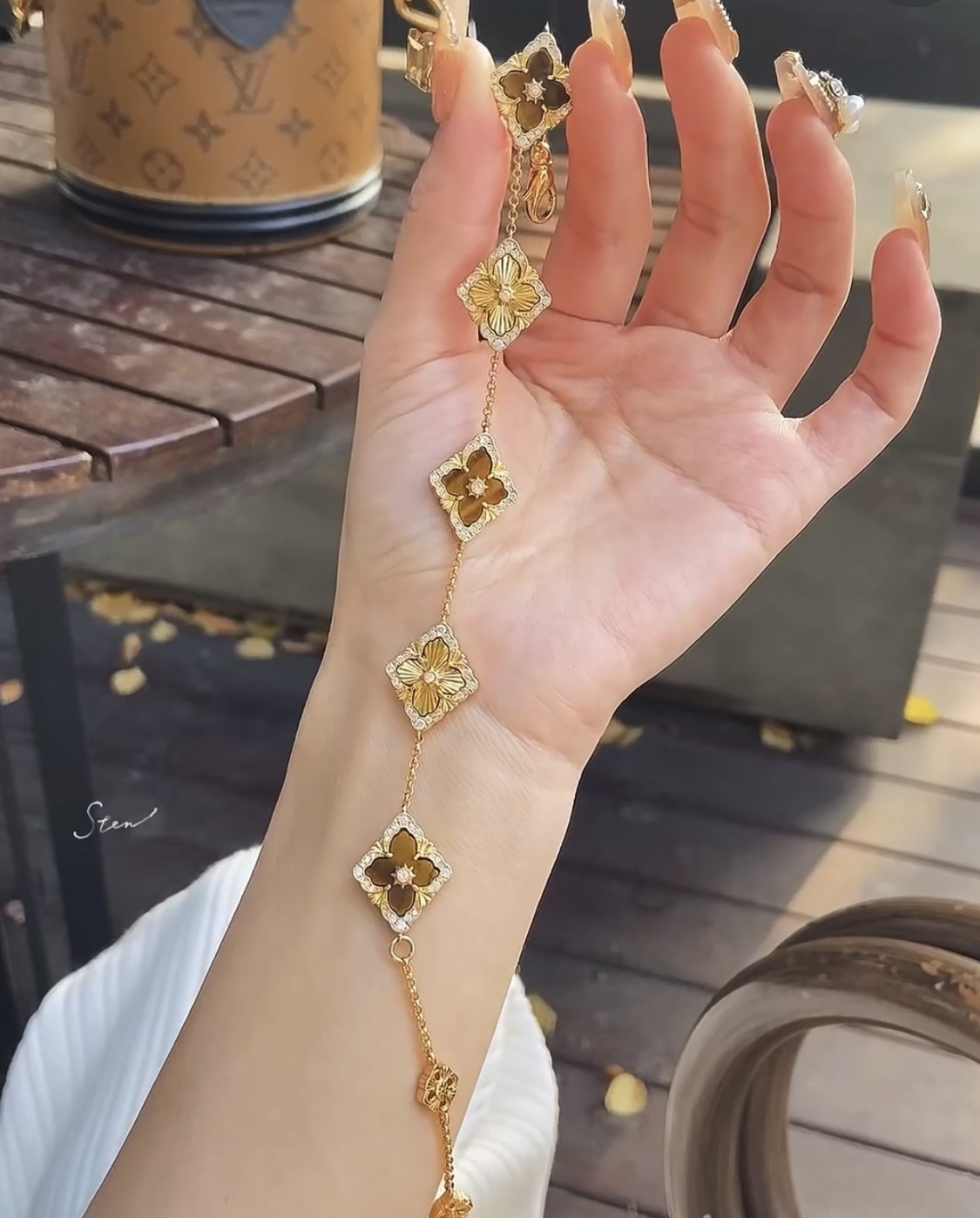 Retro palace style diamond brushed four-leaf clover shell agate chalcedony double-sided bracelet