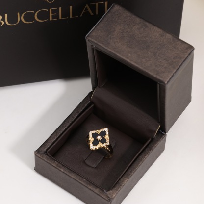 OPERA TULLE YELLOW GOLD RING WIT BALCK ENAMEL BACKGROUND AND LOGO