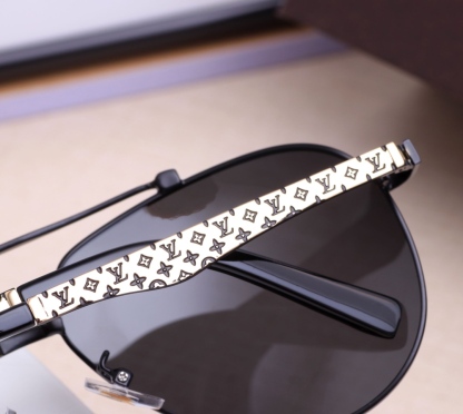 6-color fashionable LthtV sunglasses