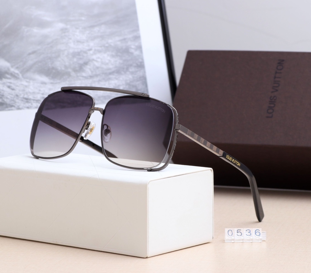 4-color fashionable LthtV sunglasses