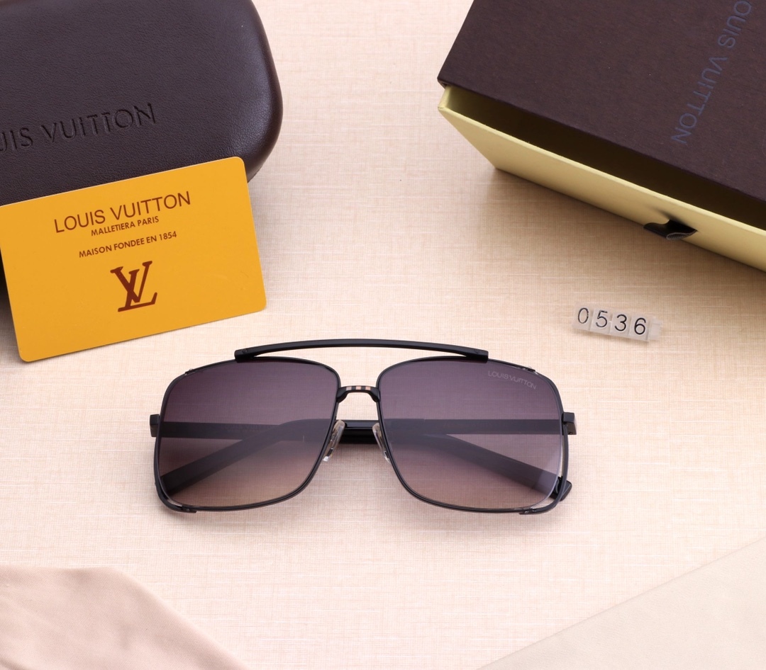 4-color fashionable LthtV sunglasses