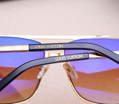 4-color fashionable LthtV sunglasses