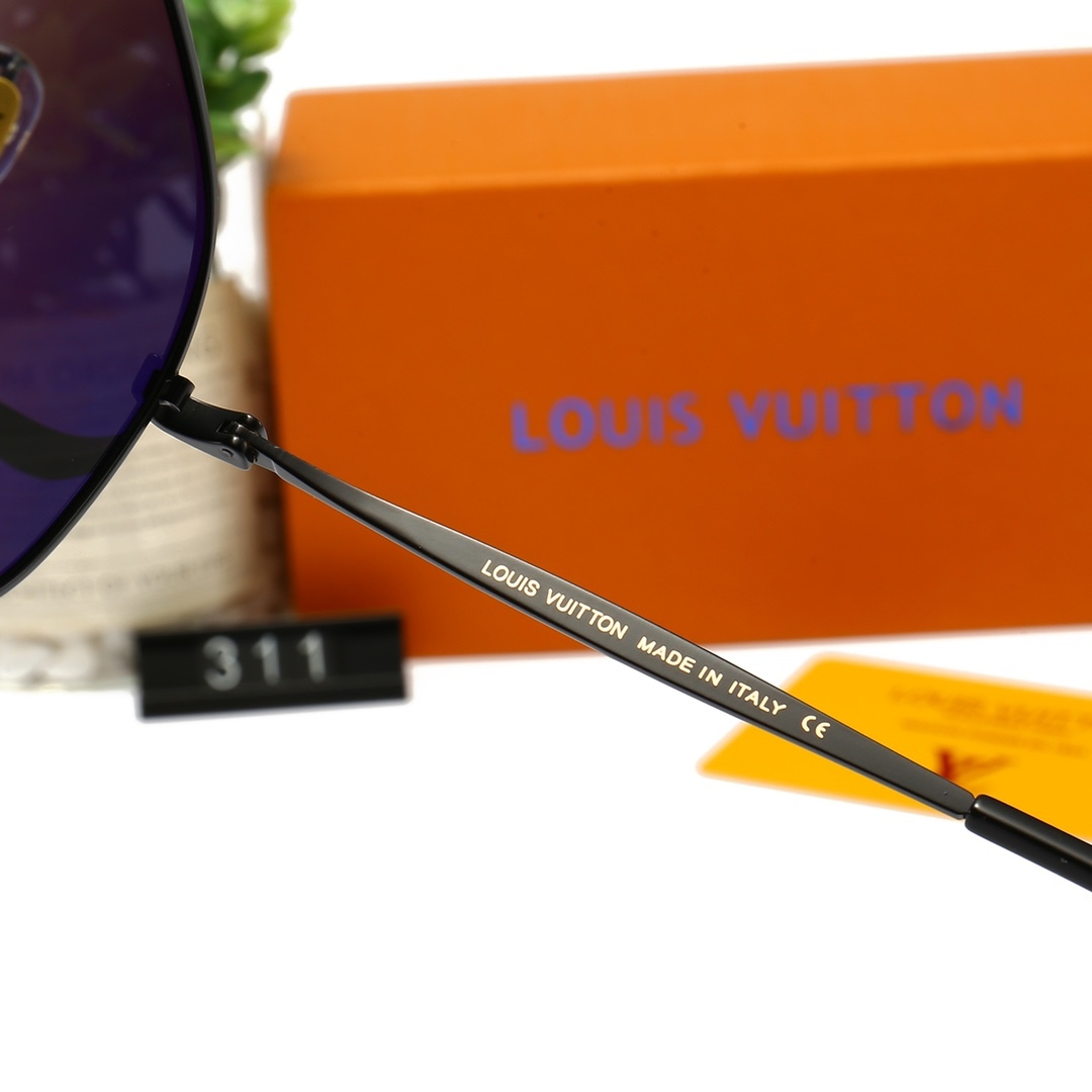 4-color fashionable LthtV sunglasses