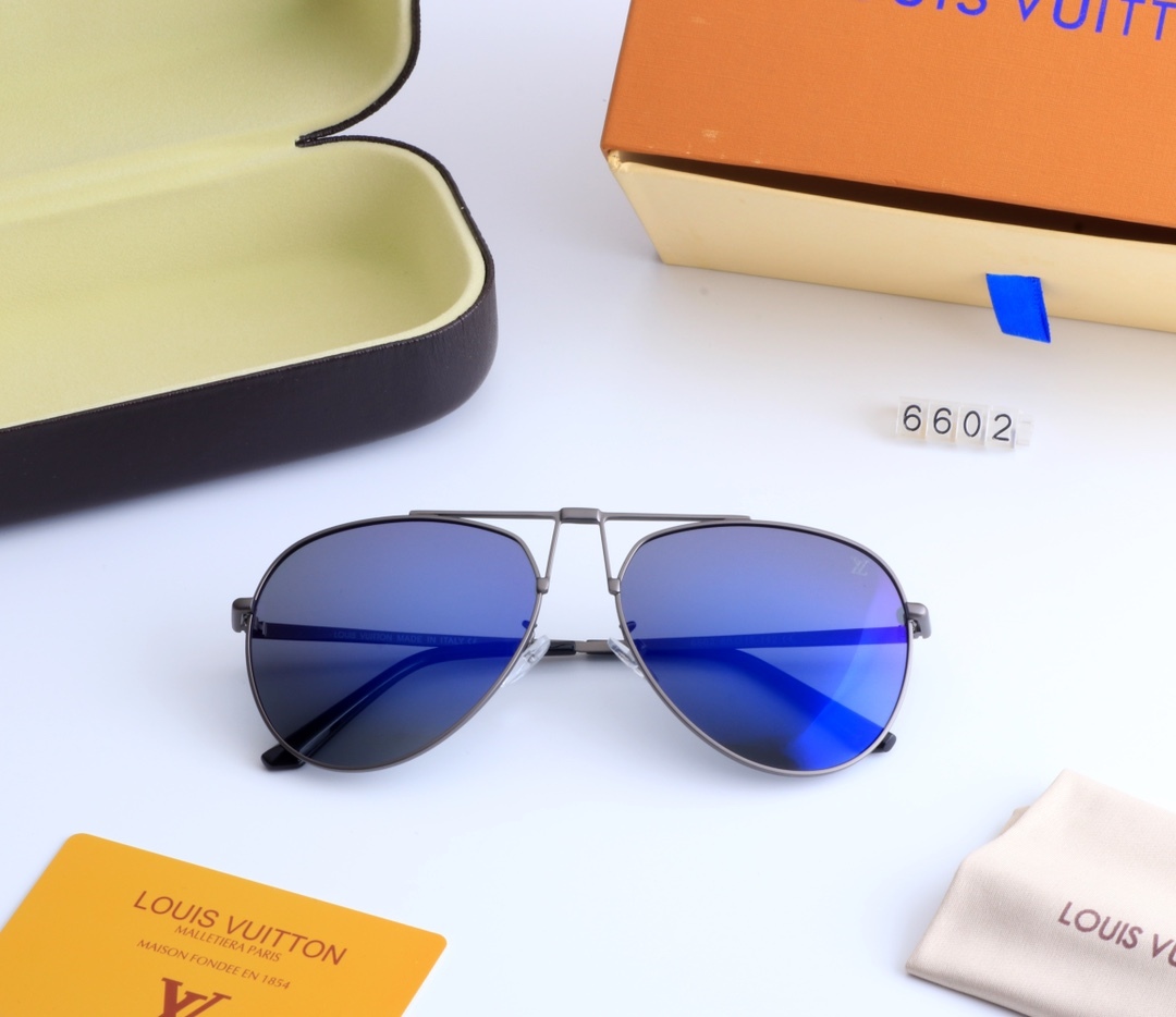 4-color fashionable LthtV sunglasses