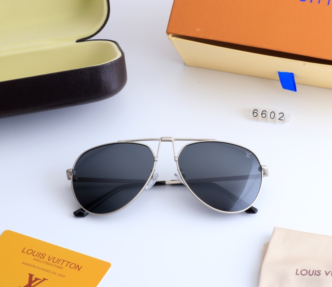 4-color fashionable LthtV sunglasses