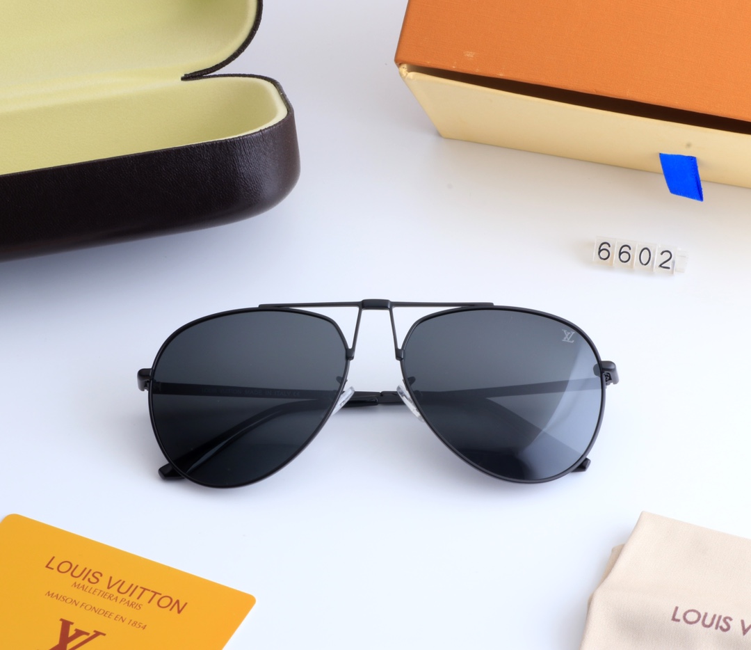 4-color fashionable LthtV sunglasses