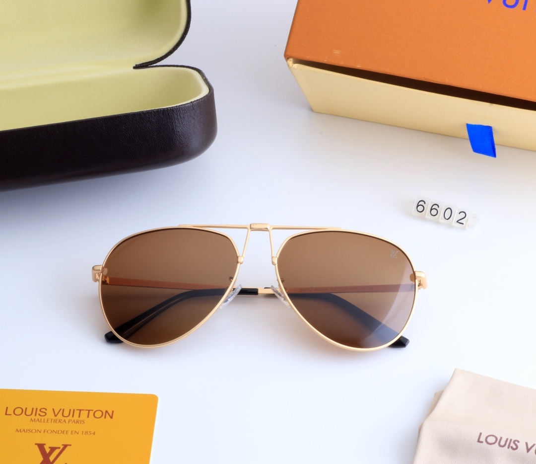 4-color fashionable LthtV sunglasses