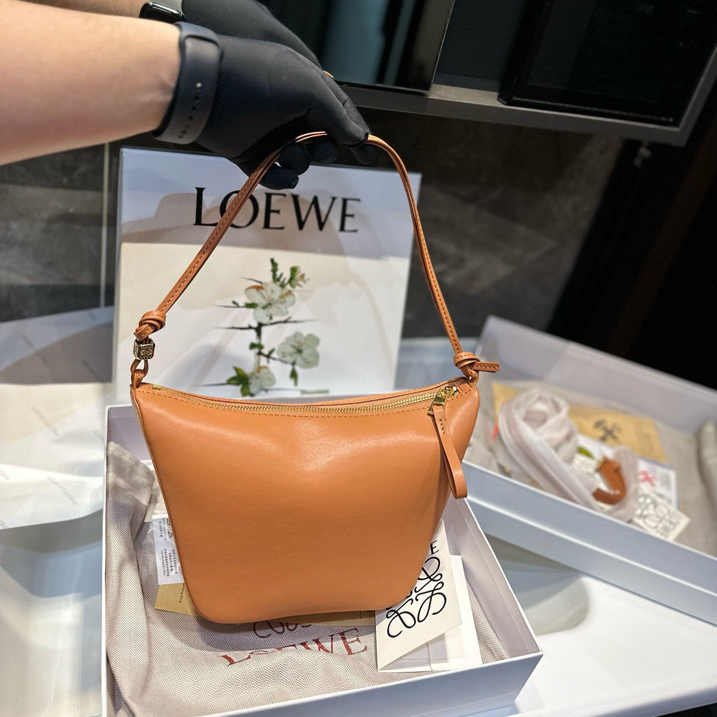 Hammock hobo in classic calfskin