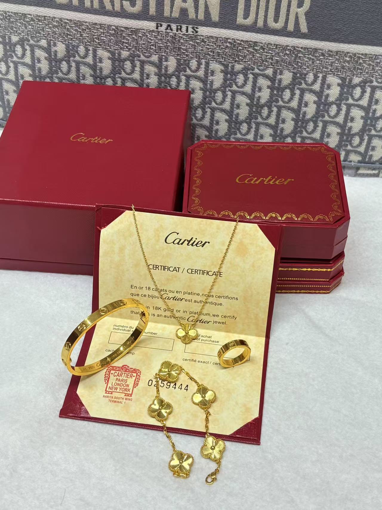 LOVE BRACELET + LOVE RING + VINTAGE ALHAMBRA PENDANT + VINTAGE ALHAMBRA BRACELET, 5 MOTIFS