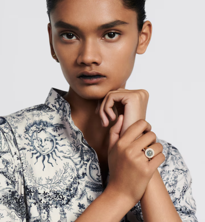 Petit CD Baroque Ring