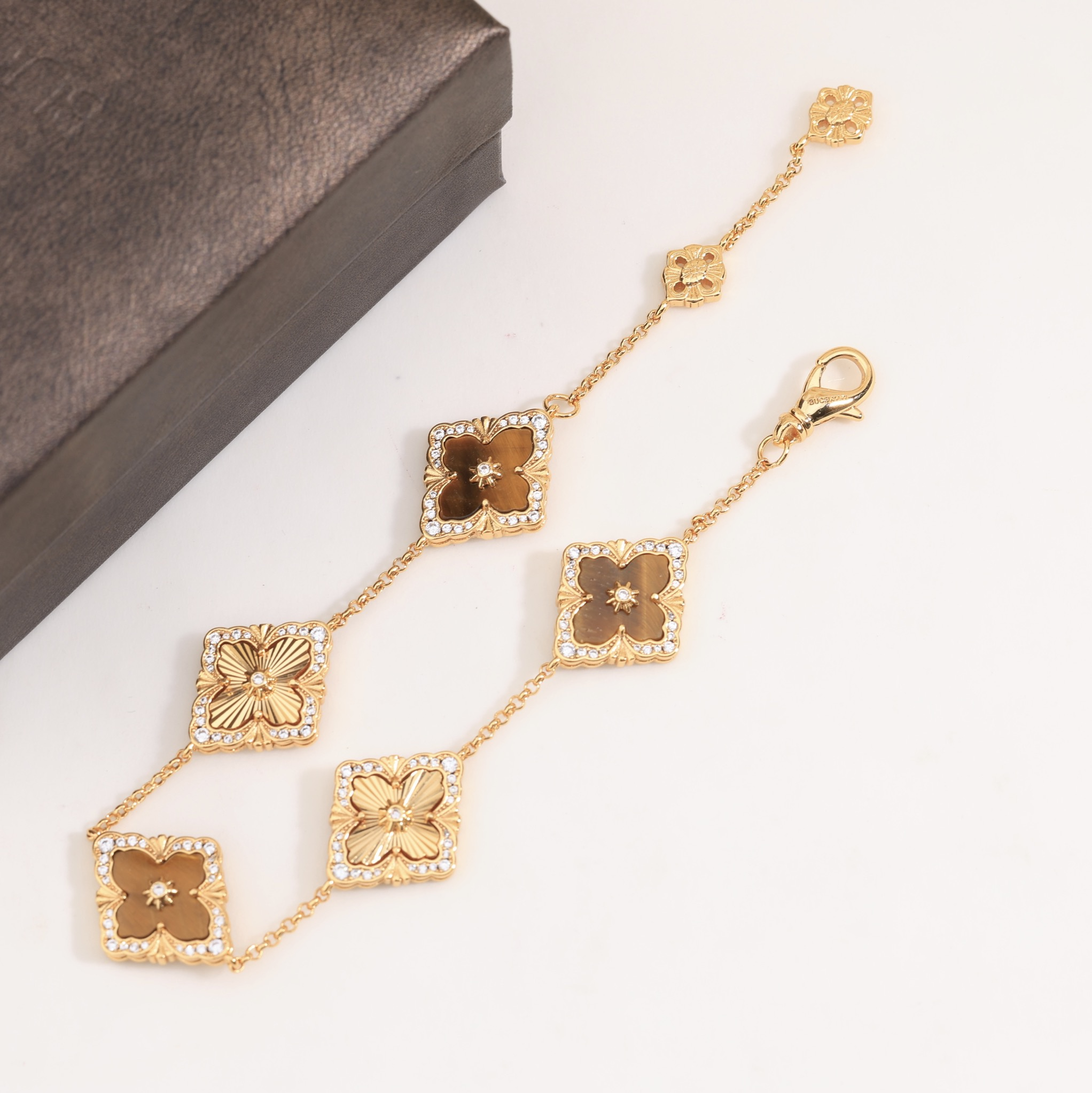 Retro palace style diamond brushed four-leaf clover shell agate chalcedony double-sided bracelet