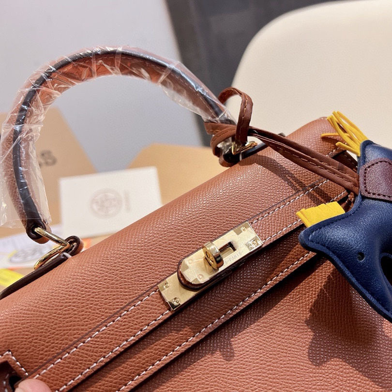 Kelly 25 Sellier Bag Gold Epsom Leather with Gold Hardware