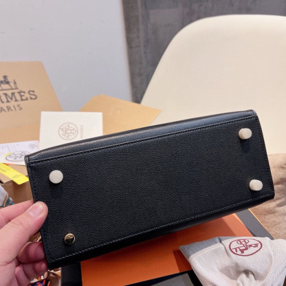 Kelly 28 Sellier Bag Gold Epsom Leather with Gold Hardware