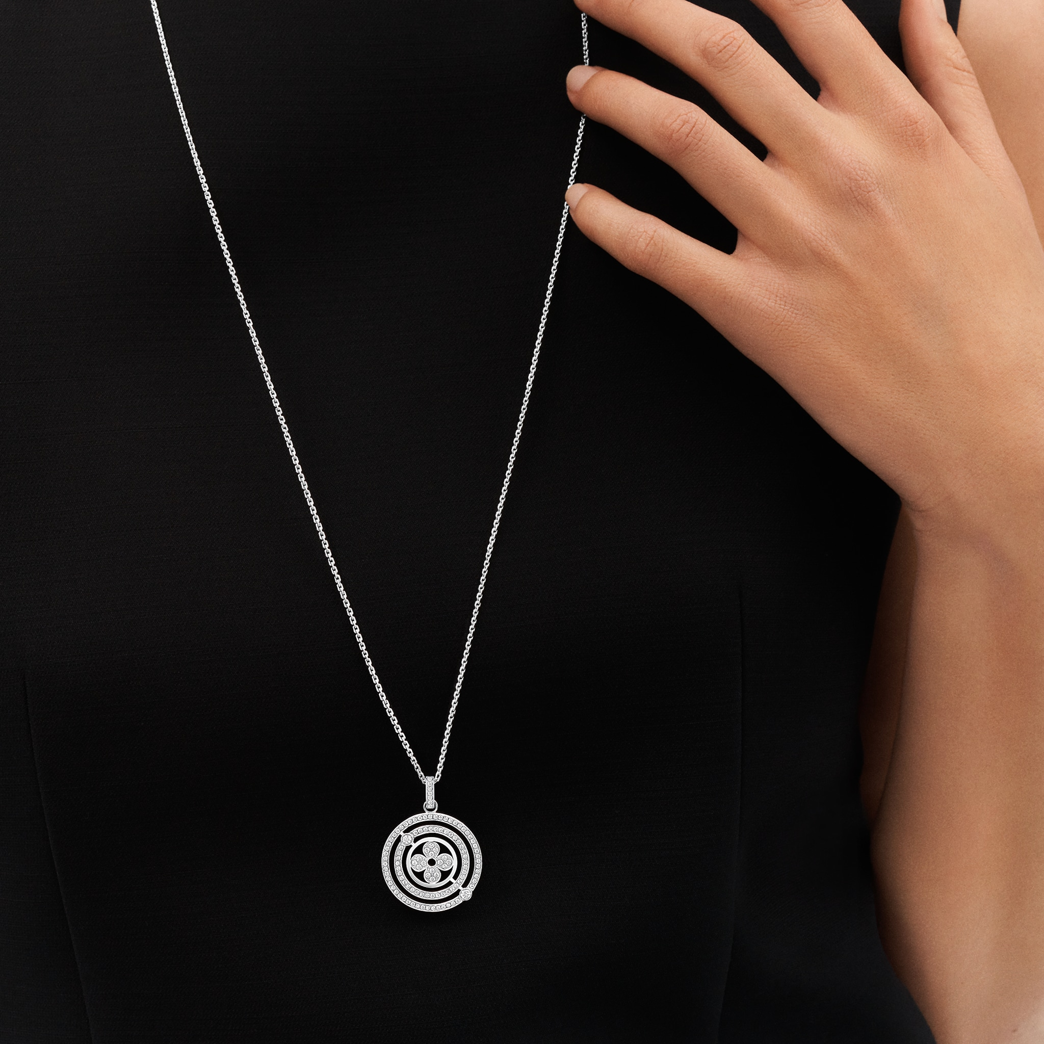 Idylle Blossom Medallion, White Gold And Diamonds