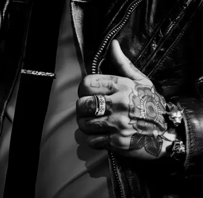 ETCHED PLUS BAND RING