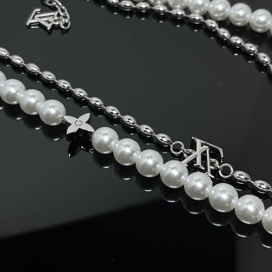 Pearls Fusion Necklace