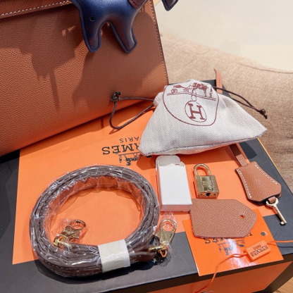 Kelly 25 Sellier Bag Gold Epsom Leather with Gold Hardware