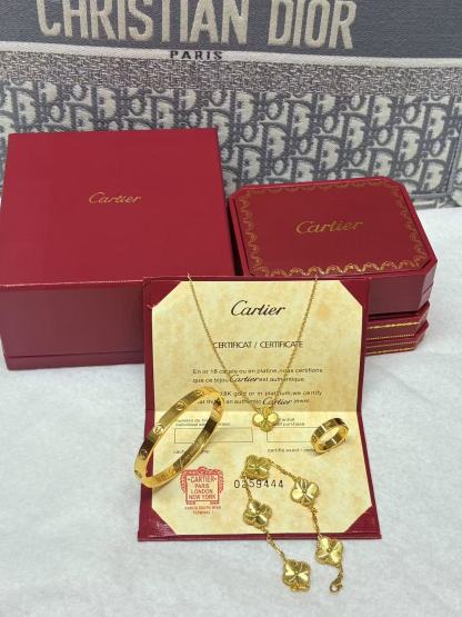 LOVE BRACELET + LOVE RING + VINTAGE ALHAMBRA PENDANT + VINTAGE ALHAMBRA BRACELET, 5 MOTIFS