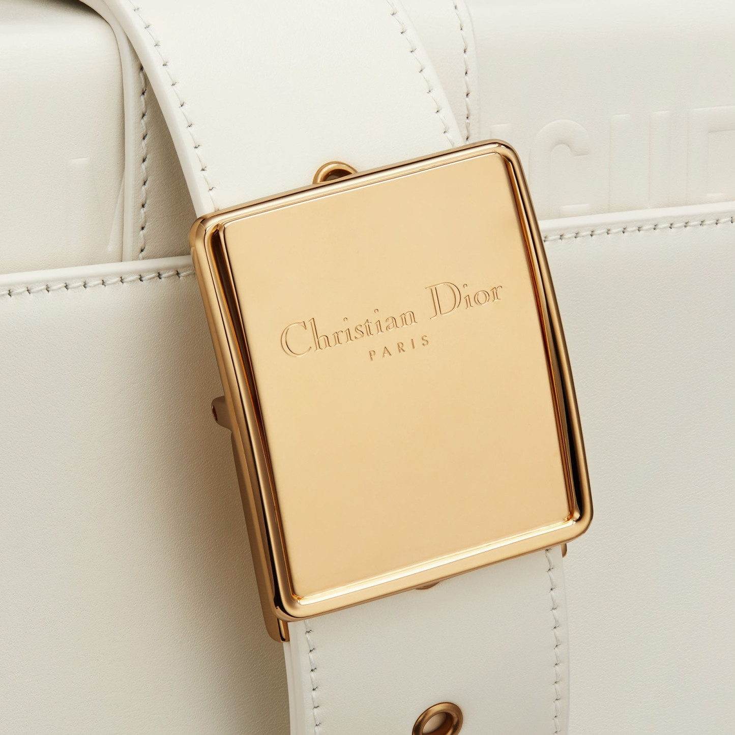 30 MONTAIGNE BOX BAG